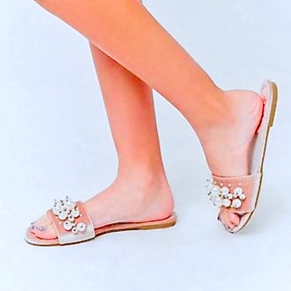Olivia Miller Other - Olivia Miller girls pink velour sandals & pearls